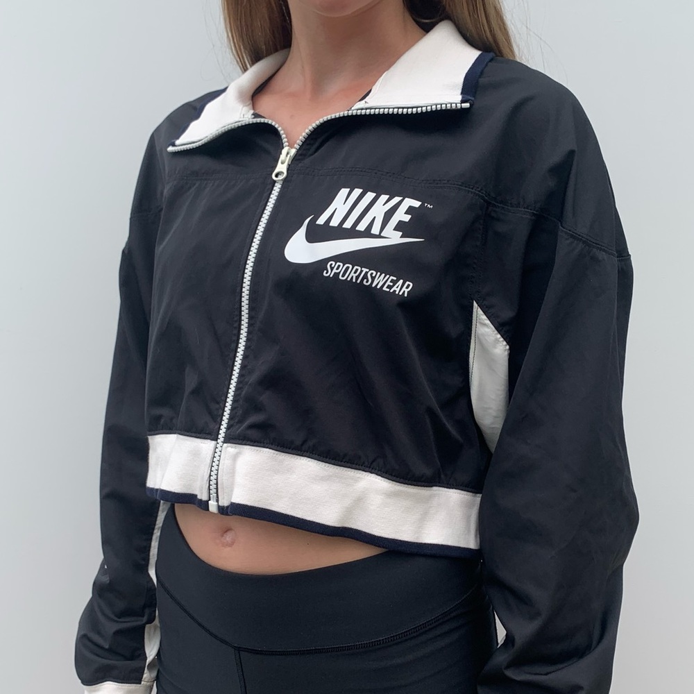 black and white cropped nike zip up windbreaker